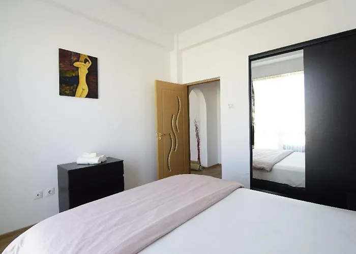 Square - View Of Lägenhet Bukarest